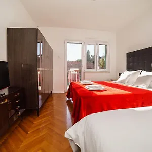 Alithia Apartment